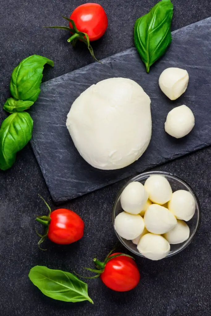 How to Prepare the Mozzarella Balls