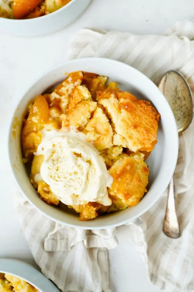 How to Store and Reheat Peach Cobbler