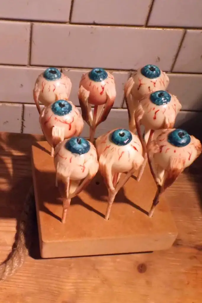 Creepy Eyeball Cake Pops